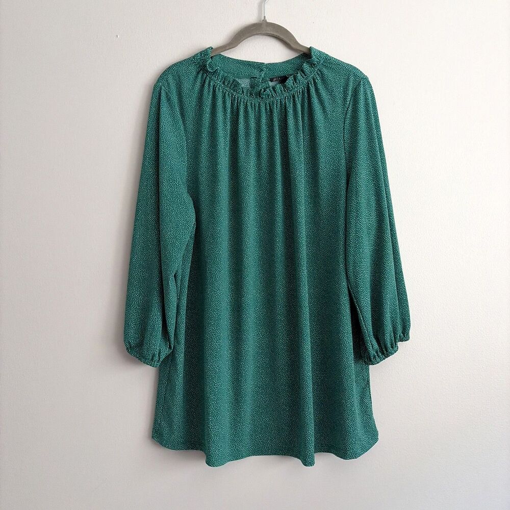 ADRIANNA PAPELL Womens Green Dot Blouse Plus Size 1X Ruffle Neck Stretch